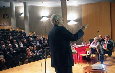 L'Auditori Municipal Enric Granados ha acollit aquesta tarda la taula rodona amb científics que han tractat de la trajectòria del Dr.Oró, en el marc ….