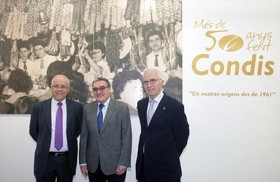 L'alcalde Àngel Ros, amb els germans Condal, originaris de les Terres de Lleida, fundadors de la cadena..