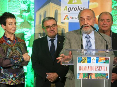 Ros ha lloat la trajectòria dels guardonats en els Premis Romanico d'Or.