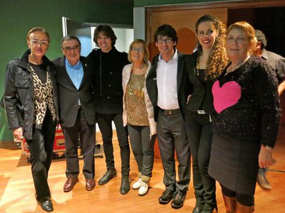 L'alcalde Ros ha saludat els cantants i músics en acabar el concert.