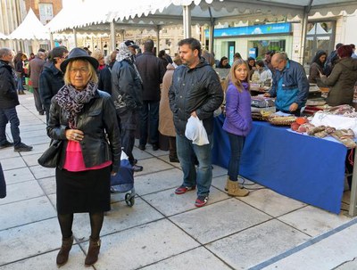 Montse Parra ha visitat aquest matí el Mercat de l'Hort a Taula, on hi ha productes de proximitat.