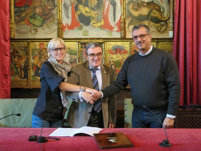 Signatura del conveni entre la Paeria i Càritas Diocesana de Lleida.