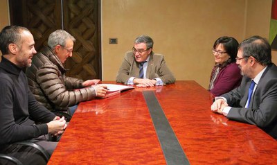 La signatura del lloguer del local per a Down Lleida ha tingut lloc a la seu de la Paeria..