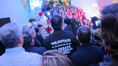 L'alcalde de Lleida, Àngel Ros, ha assistit a l'actuació dels cantaires de l'Intèrpret i dels Castellers..