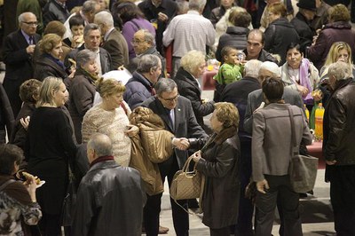 L'alcalde de Lleida, Àngel Ros, desitjant bon nadal a la gent gran de Lleida.