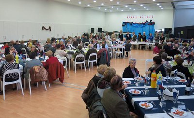 La Llar municipal de la Bordeta celebra el Nadal.