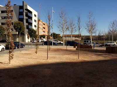 Imatge de la plantació de l'arbrat a la Plaça Baulies de la Bordeta 2.