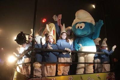 Els barrufets han acompanyat enguany la comitiva reial, essent una de les novetats de la Cavalcada.