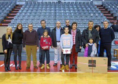 Al descans, el club ha lliurat els regals de la rifa de Nadal als seus guanyadors.