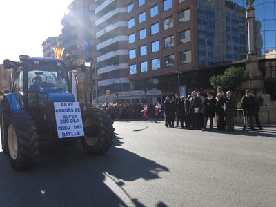 Les carrosses, els carros i les cavalleries dels Tres Tombs de Lleida han desfilat aquest migdia per la ciutat amb motiu de la 74a festa de Sant Anto….