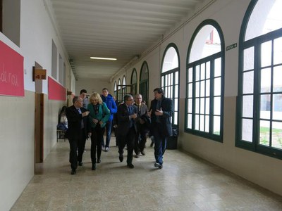 Els assistents a la presentació han recorregut les instal·lacions i les noves aules del Col·legi Claver..