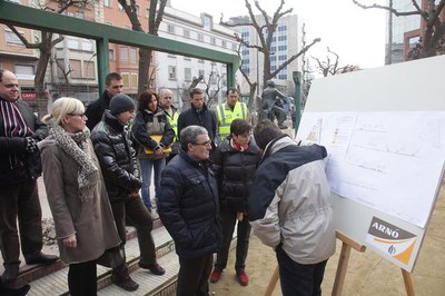 Amb aquesta actuació la plaça es convertirà en un espai obert, que guanya 1.000 m2 per als vianants, una reordenació de la mobilitat, nou enjardiname….