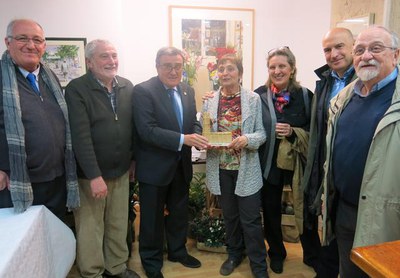 Ros, amb els propietàries de la floristeria Arrufat, Dolors i Ramon, i l'artista lleidatà Joaquín Ureña.