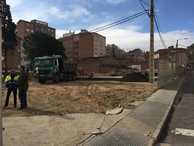 La Paeria ha arribat a un acord amb els propietaris del solar d’Alcalde Costa i també s’han iniciat els treballs per adequar-lo com a aparcament de r….