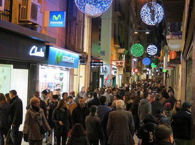 Fotografia de l'Eix Comercial de Lleida durant les festes nadalenques.