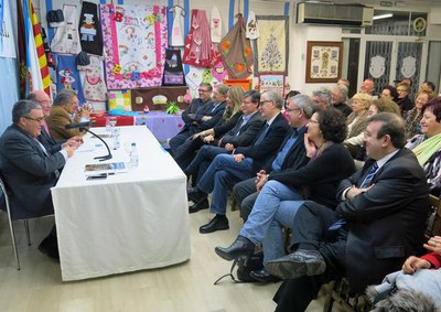 Àngel Ros i diversos regidors han assistit a la presentació de la revista Xurdimento, a càrrec d'Antoni Siurana.