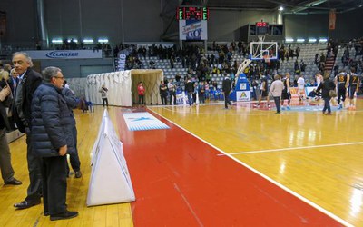 À.Ros i F.González, en l'Actel Força Lleida 67 - 84 Oviedo, al Barris Nord.