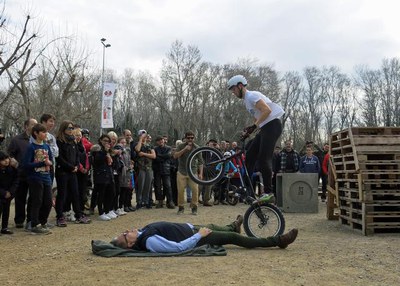 El tinent d'alcalde Fèlix Larrosa, en una de les exhibicions dels bikers.