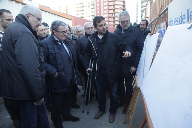 L'alcalde de Lleida, Àngel Ros, durant la visita a les obres, que estaran enllestides en tres mesos aproximadament