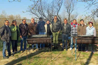 Després de la plantada al Xoperal del Tòfol, s'ha fet un esmorxar per als participants.