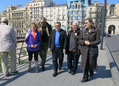 L’alcalde de Lleida, Àngel Ros, i l’artista Rossell han presentat aquest migdia la ubicació de l'Arbre Paer, que s'instal·larà a la plaça Bores.