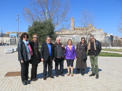 L’alcalde de Lleida i l’artista Benet Rossell han presentat la nova ubicació de l’escultura, que millorarà la imatge de l’entrada històrica a la ciut….