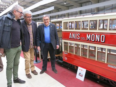 L'alcalde À.Ros i el tinent d'alcalde F.Larrosa amb l'organitzador de Lleida Expo Tren, fent la visita a la fira.