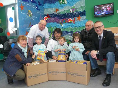 La iniciativa pretén fomentar la solidaritat a través de les aportacions de les famílies d’aliments i productes d’higiene.