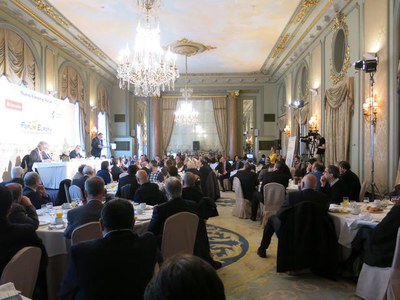 Representants del món polític i empresarial han assistit a la conferència..