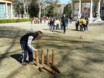 L’activitat, que s’emmarca dins la trobada anual de les escoles del barri, pretén promoure la convivència i els valors positius de l’esport.