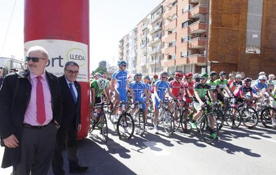 Sortida de la 58a Volta Ciclista Internacional a Lleida, davant de la Llotja.