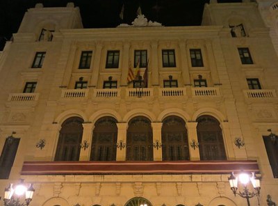 La Paeria s’ha adherit a l’Hora del Planeta per conscienciar sobre l’estalvi i l’eficiència energètica.