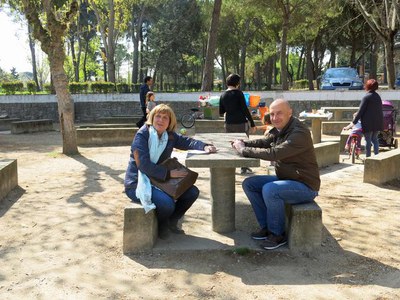 Les brigades municipals han adequat les barbacoes i les taules de pícnic, han netejat la zona i s'ha ampliat el servei de contenidors, entre altres a….