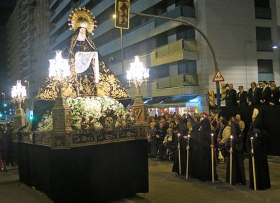 El Crist Jacent i el tabernacle de la Mare de Déu de la Soleda, passos més representatius de la processó del Sant Enterrament.