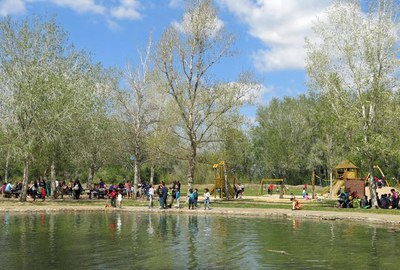 Els espais de lleure de la ciutat s’han omplert per celebrar el dilluns de Pasqua.