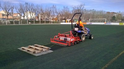 Accions de manteniment als diversos camps de futbol municipals.