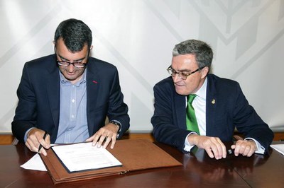 L'alcalde de Lleida, Àngel Ros, i el director general de la Vuelta a España, Javier Guillen.