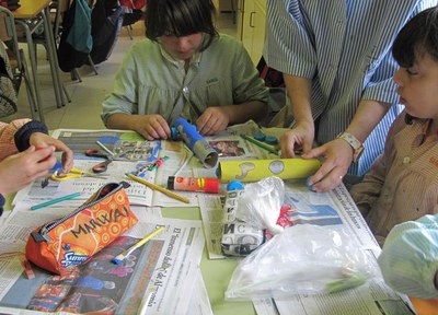 La Ludoteca Municipal de Cappont ensenya a construir jocs amb material reciclat amb un taller, dins del programa educatiu municipal Educació  a l’Aba….