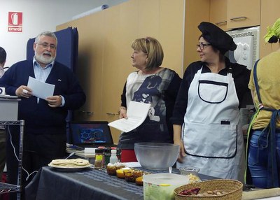 La Regidoria de Drets Civils ha organitzat el taller sobre la gastronomia com a trobada de civilitzacions.
