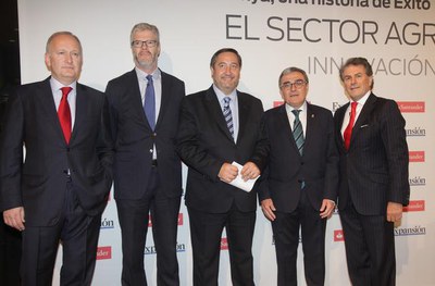 L'alcalde i el conseller, amb els organitzadors de la Jornada..