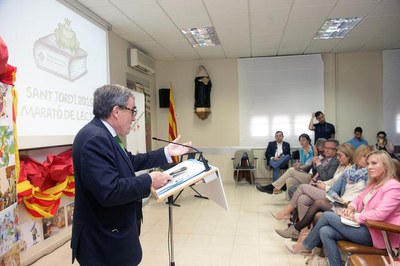 L'alcalde de Lleida ha llegit el fragment d'un relat del darrer llibre de Marta Alòs..