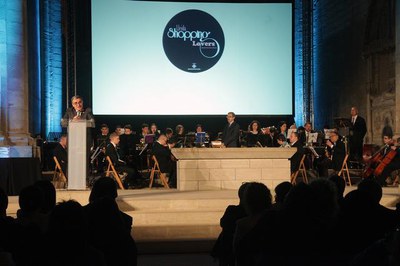 Àngel Ros ha assegurat que el comerç fa ciutat i li dóna una fisonomia pròpia, i ha afegit que el teixit comercial local ha estat capaç d’adaptar-se ….