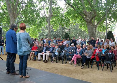 L'alcalde Ros i la primera secretària de la UGT a Lleida, Núria Solé, en la celebració del Primer de Maig a Lleida.