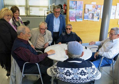 L'alcalde Ros ha saludat els veïns del Secà de Sant Pere en l'acte que la Llar de Jubilats ha organtizat per homenatjar els socis.