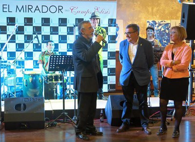 L’alcalde de Lleida ha assistit al concert de música carrinclona, rumba i garrotin lleidatà que s’ha fet aquesta tarda per reconèixer Carles Juste.