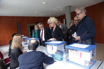 La 1a tinent d'alcalde Montse Mínguez, el tinent d'alcalde Fèlix Larrosa, el director de serveis d'Economia Josep Farrero i el Director de Turisme de….