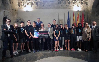 Lliurament del xec als guanyadors  de la Gimcana Destí Europa..