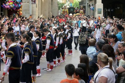 La plaça Paeria, plena de gom a gom.