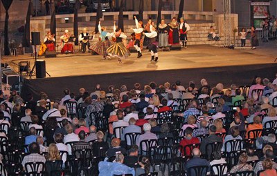 Els balls folklòrics s'han fet aquest divendres a la plaça de Sant Joan.