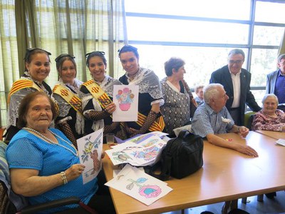 Els usuaris de la Llar Sant Josep celebren la Festa Major.